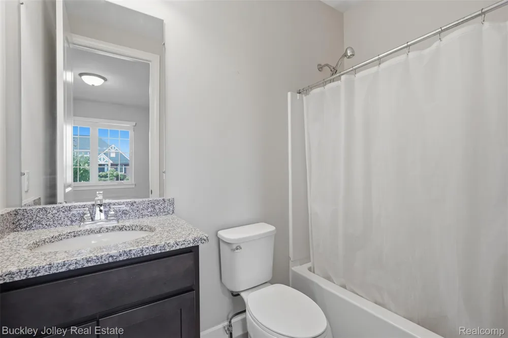 24355 Pinnacle Circle Lyon Charter Township, MI 48178