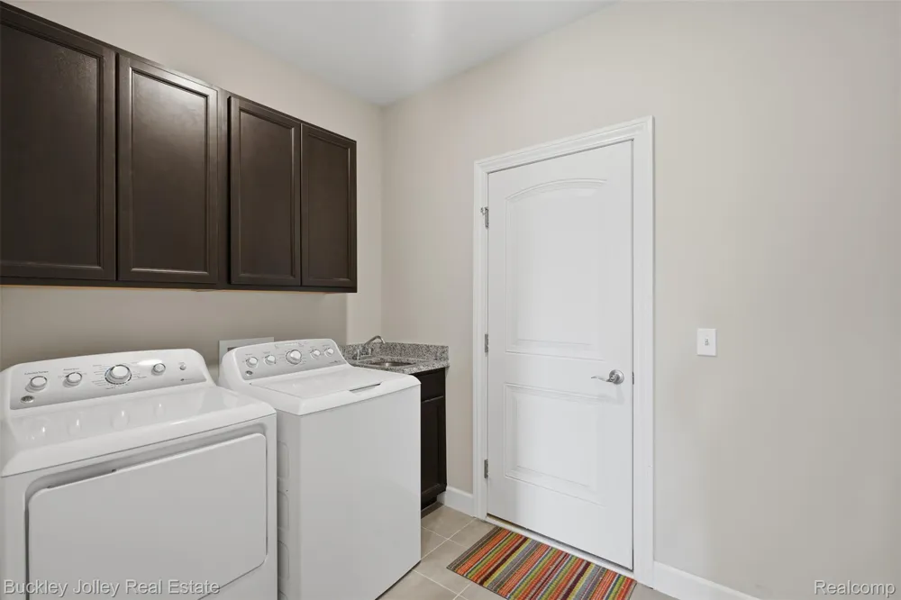 24355 Pinnacle Circle Lyon Charter Township, MI 48178
