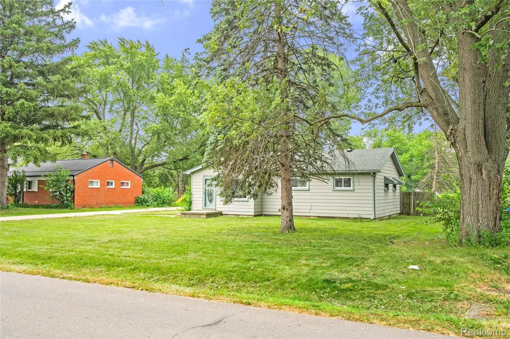 22961 Koths Street Taylor City, MI 48180