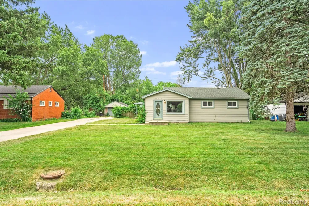 22961 Koths Street Taylor City, MI 48180