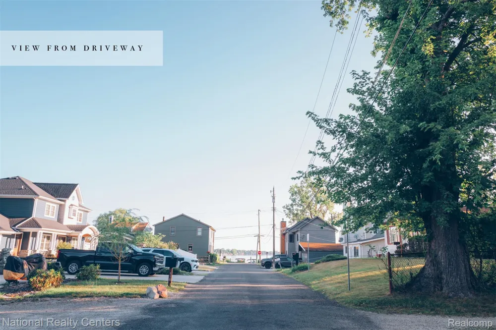 206 Bernstadt Street Novi City, MI 48377