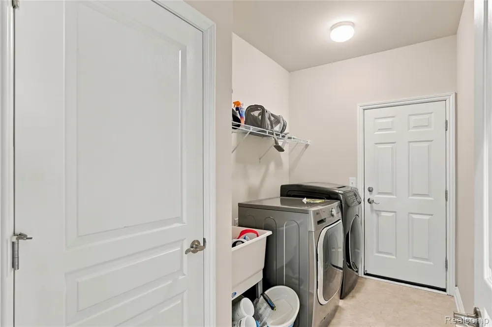 2279 Monte Vista Court Orion Charter Township, MI 48360