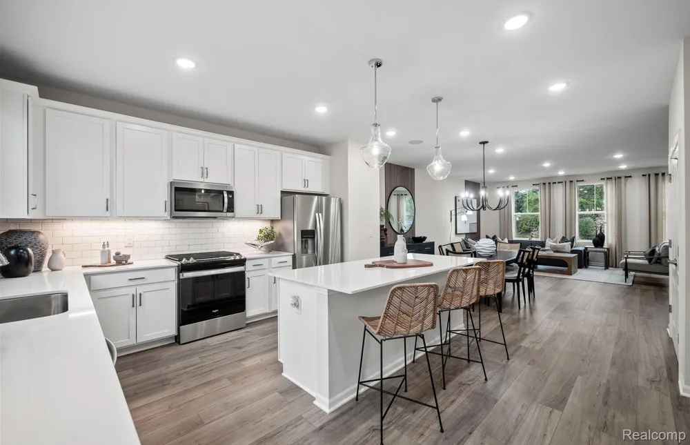 44070 Oakmont Drive Plymouth Charter Township, MI 48170