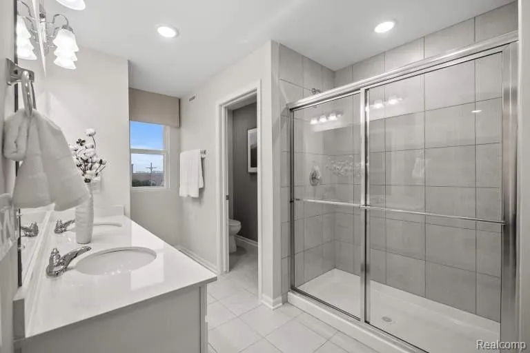 44070 Oakmont Drive Plymouth Charter Township, MI 48170