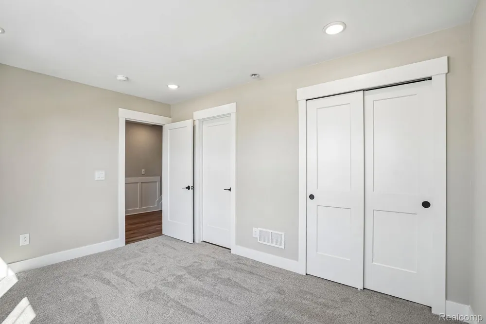 44070 Oakmont Drive Plymouth Charter Township, MI 48170