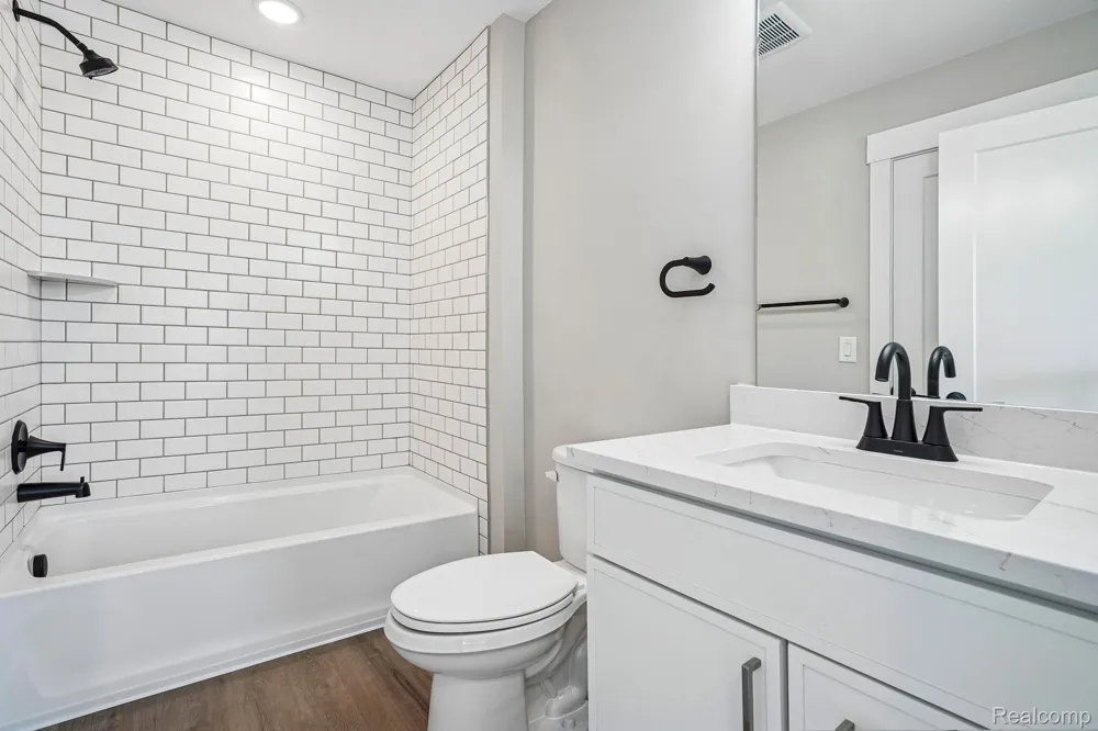 44070 Oakmont Drive Plymouth Charter Township, MI 48170