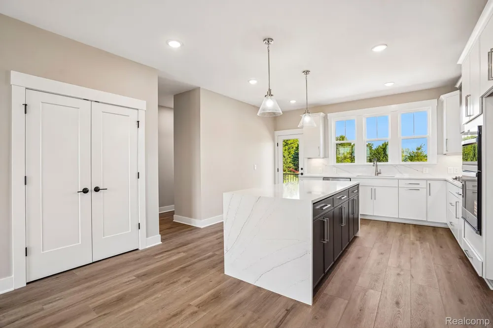 44070 Oakmont Drive Plymouth Charter Township, MI 48170