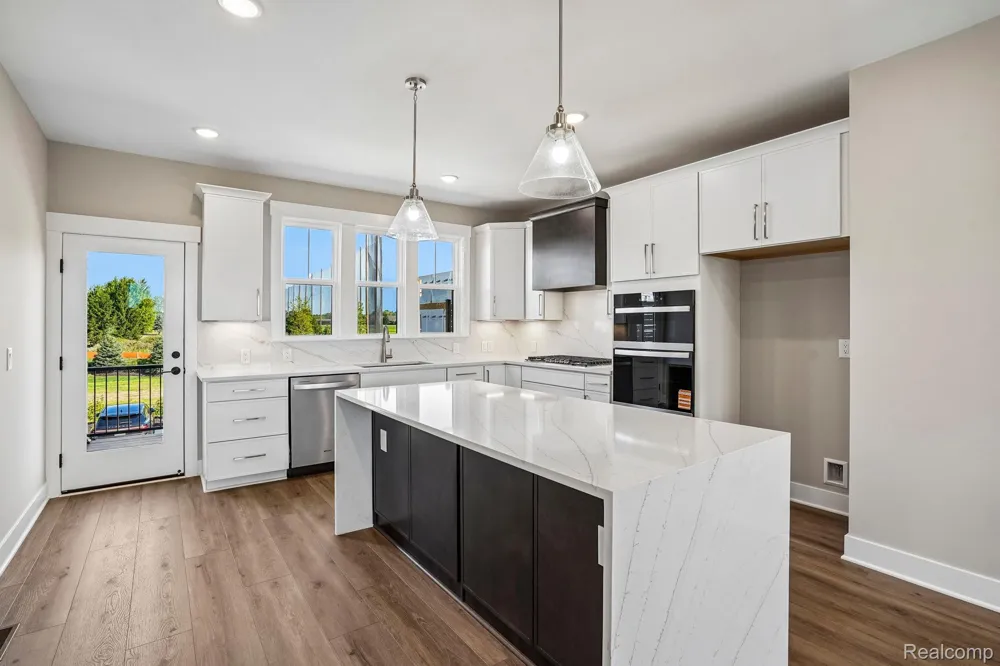 44070 Oakmont Drive Plymouth Charter Township, MI 48170