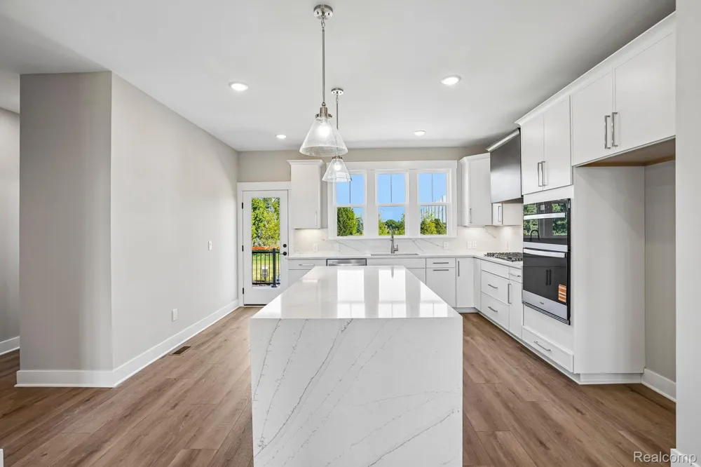 44070 Oakmont Drive Plymouth Charter Township, MI 48170