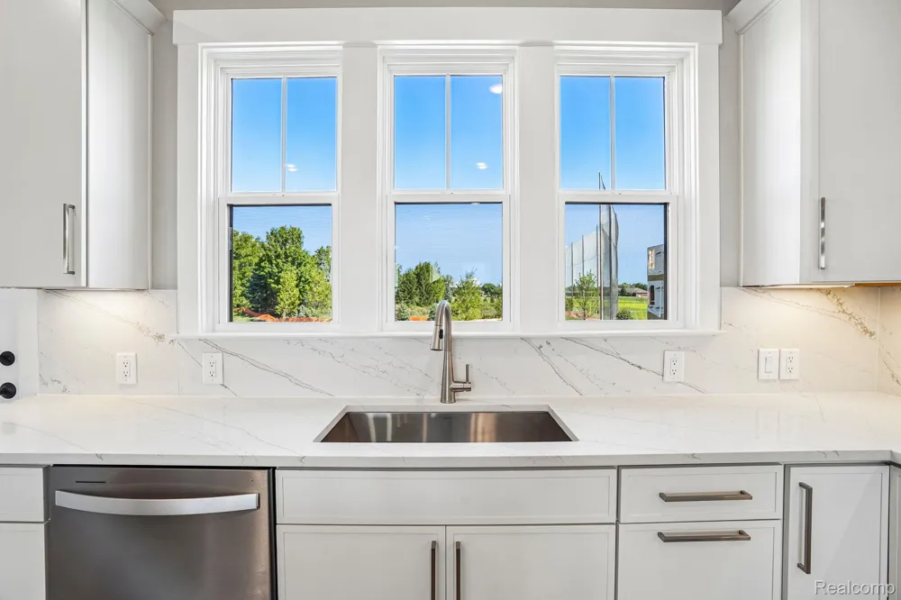 44070 Oakmont Drive Plymouth Charter Township, MI 48170