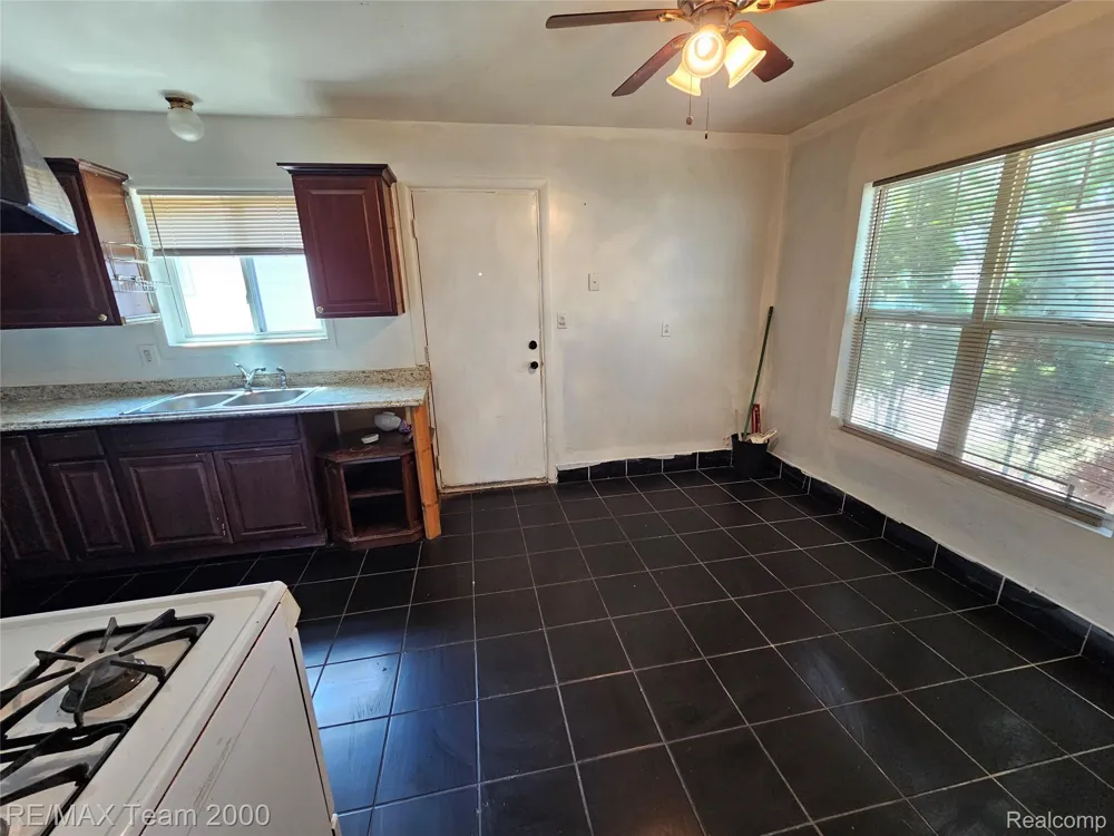 6636 Waverly Street Dearborn Heights City, MI 48127