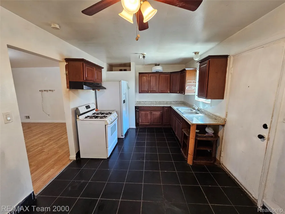 6636 Waverly Street Dearborn Heights City, MI 48127