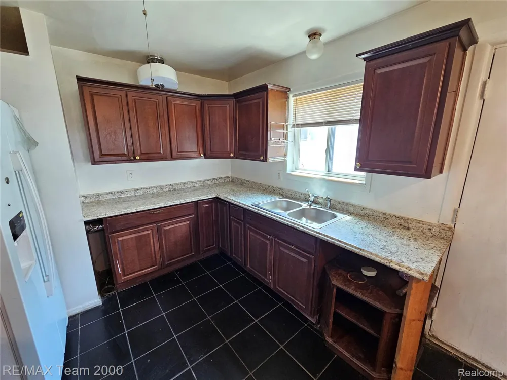 6636 Waverly Street Dearborn Heights City, MI 48127