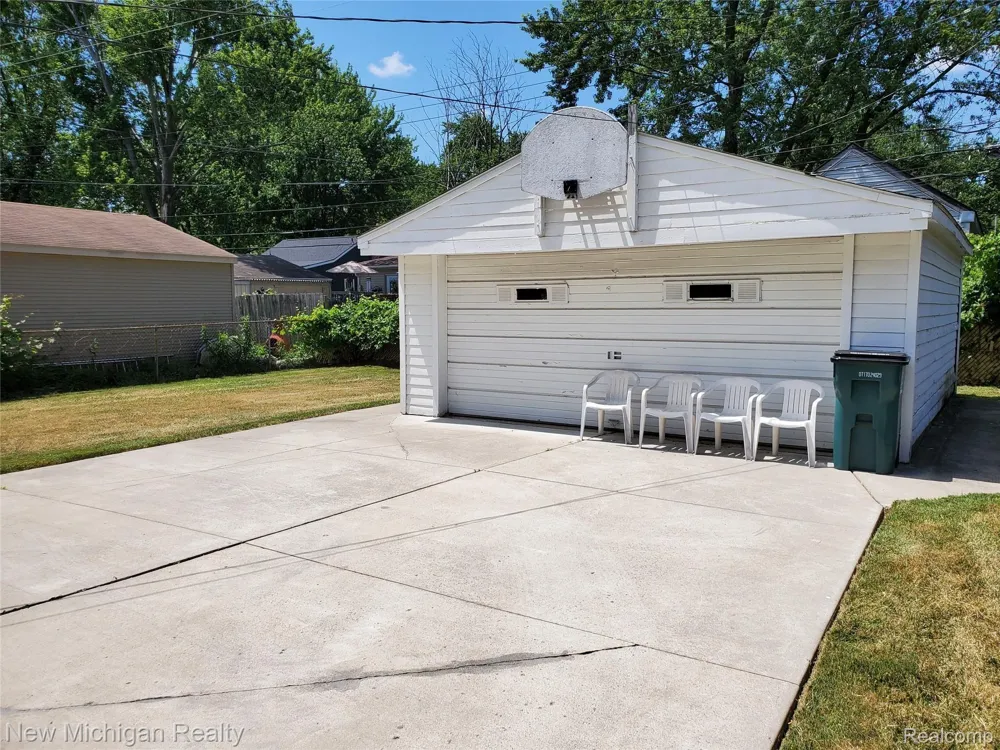 3595 CUMMINGS AVENUE Berkley City, MI 48072