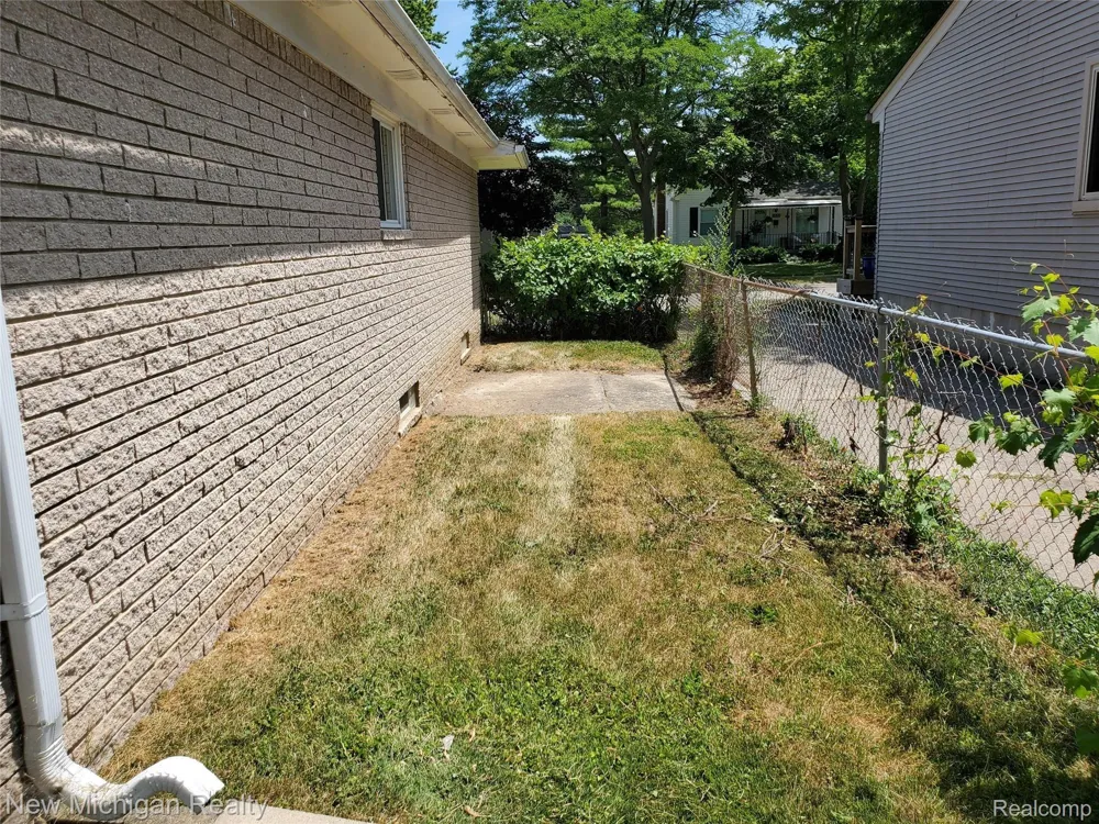3595 CUMMINGS AVENUE Berkley City, MI 48072