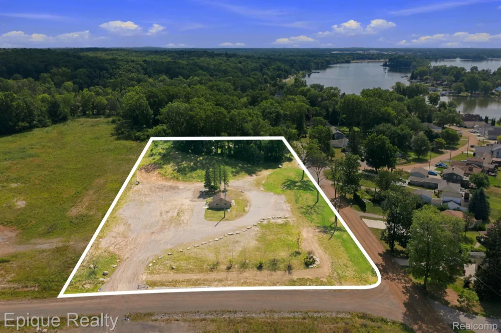 2790 Park Ridge Road White Lake Charter Township, MI 48386