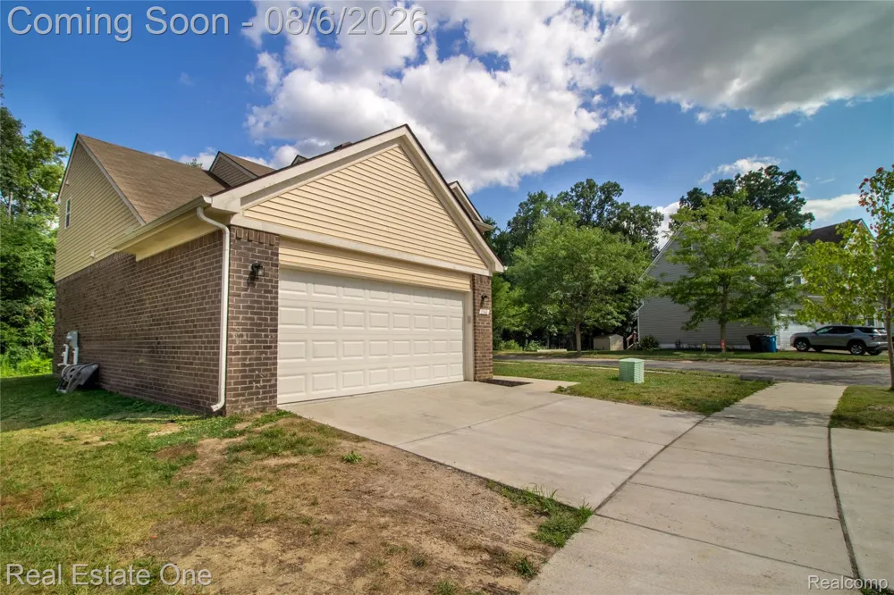 1360 WEEPING WILLOW Superior Charter Township, MI 48198