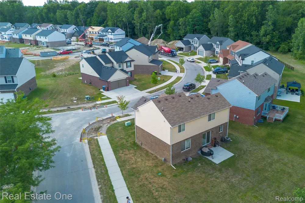 1360 WEEPING WILLOW Superior Charter Township, MI 48198