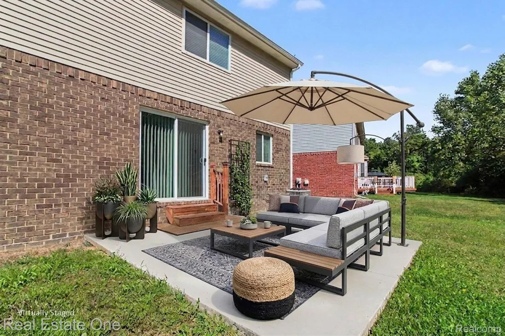 1360 WEEPING WILLOW Superior Charter Township, MI 48198
