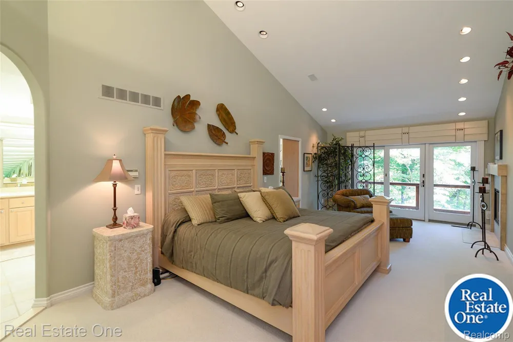9673 CROSS CREEK DRIVE Green Oak Township, MI 48178