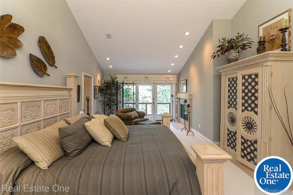 9673 CROSS CREEK DRIVE Green Oak Township, MI 48178