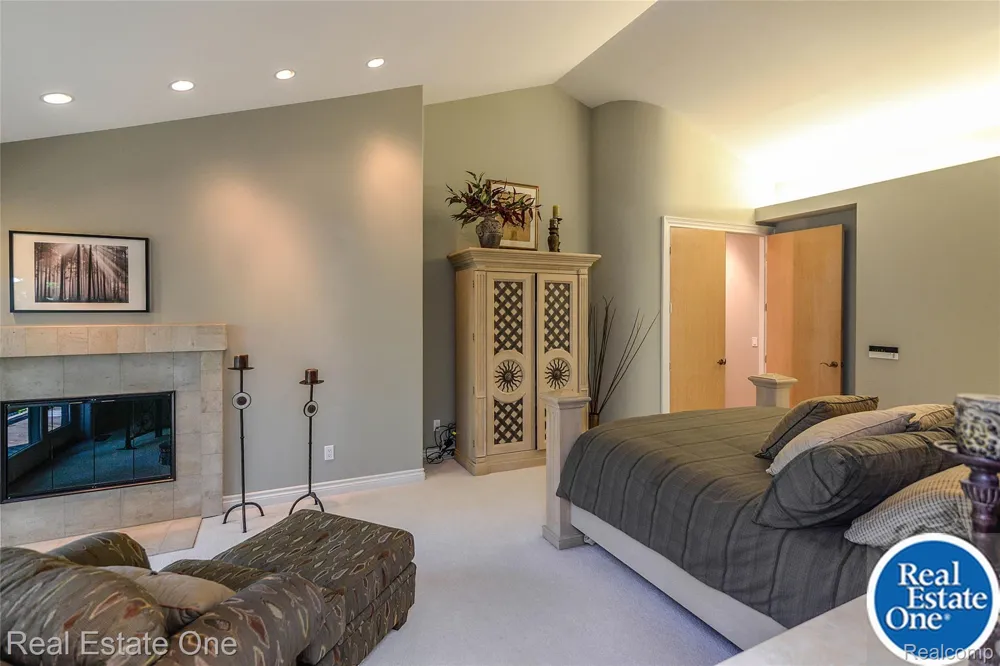 9673 CROSS CREEK DRIVE Green Oak Township, MI 48178