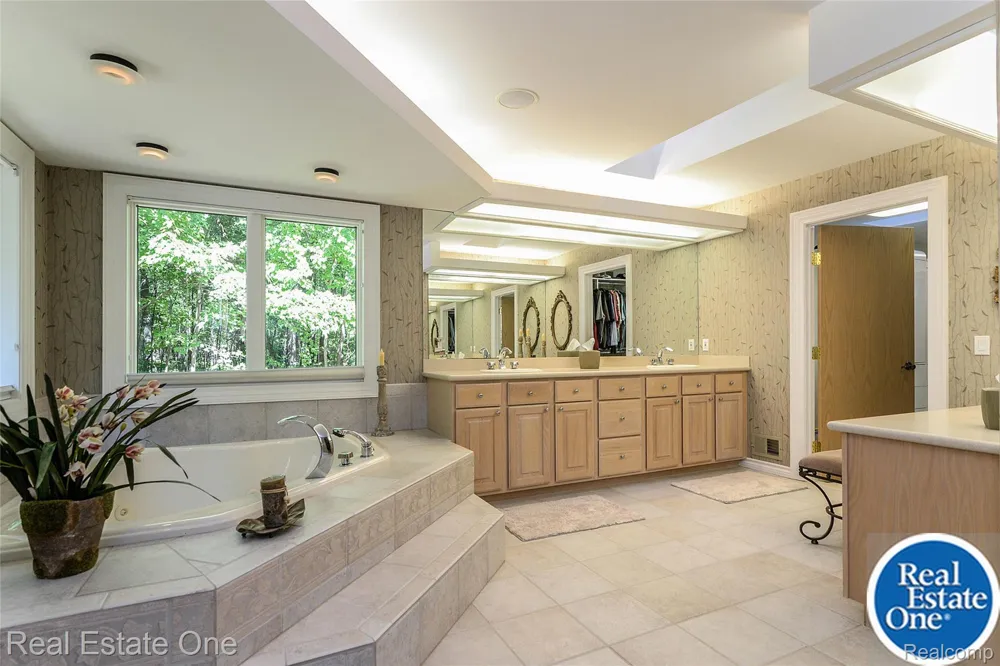 9673 CROSS CREEK DRIVE Green Oak Township, MI 48178