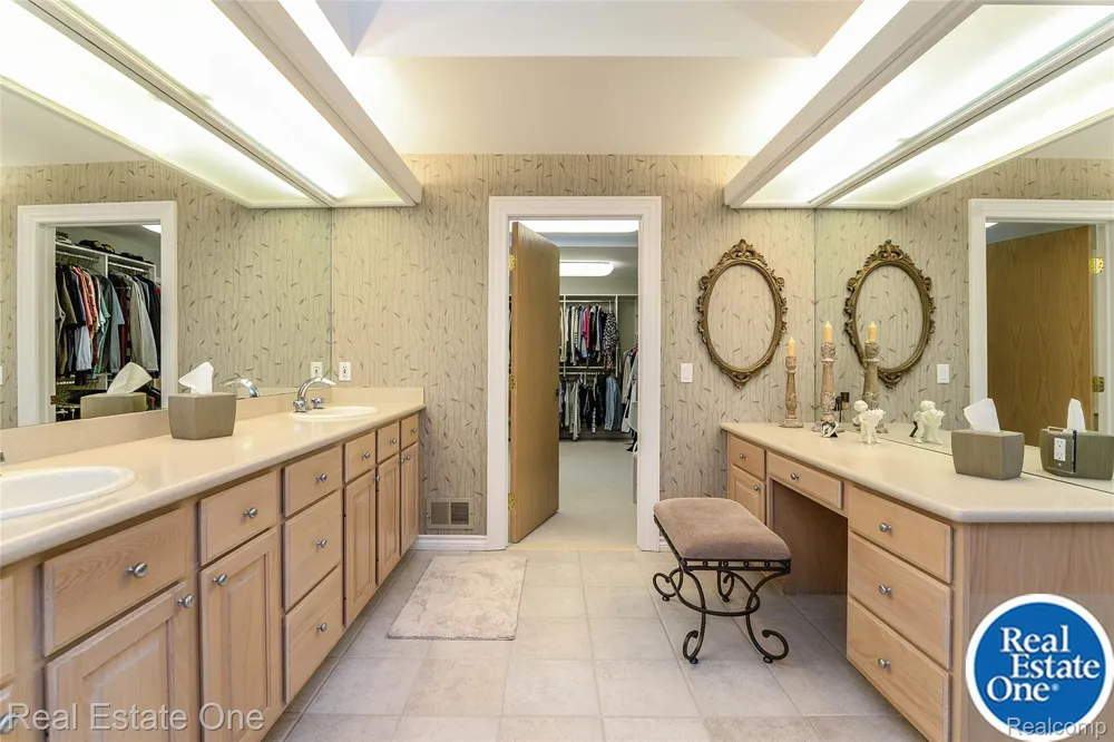 9673 CROSS CREEK DRIVE Green Oak Township, MI 48178