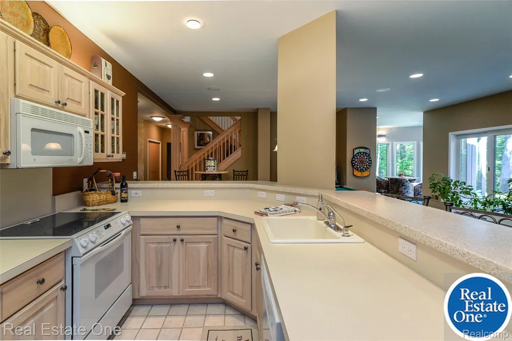 9673 CROSS CREEK DRIVE Green Oak Township, MI 48178
