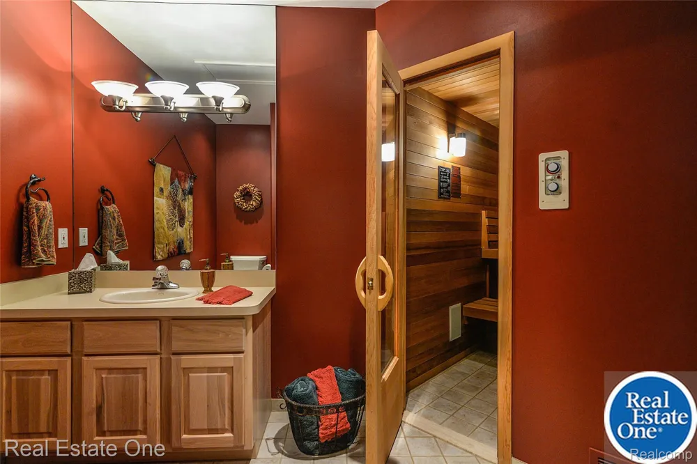 9673 CROSS CREEK DRIVE Green Oak Township, MI 48178