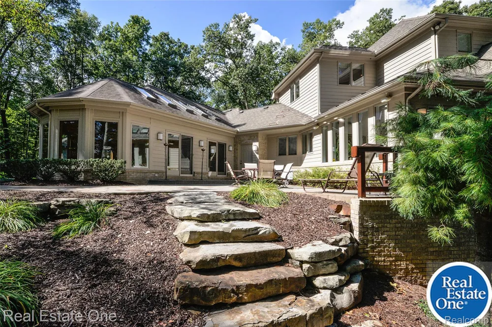9673 CROSS CREEK DRIVE Green Oak Township, MI 48178