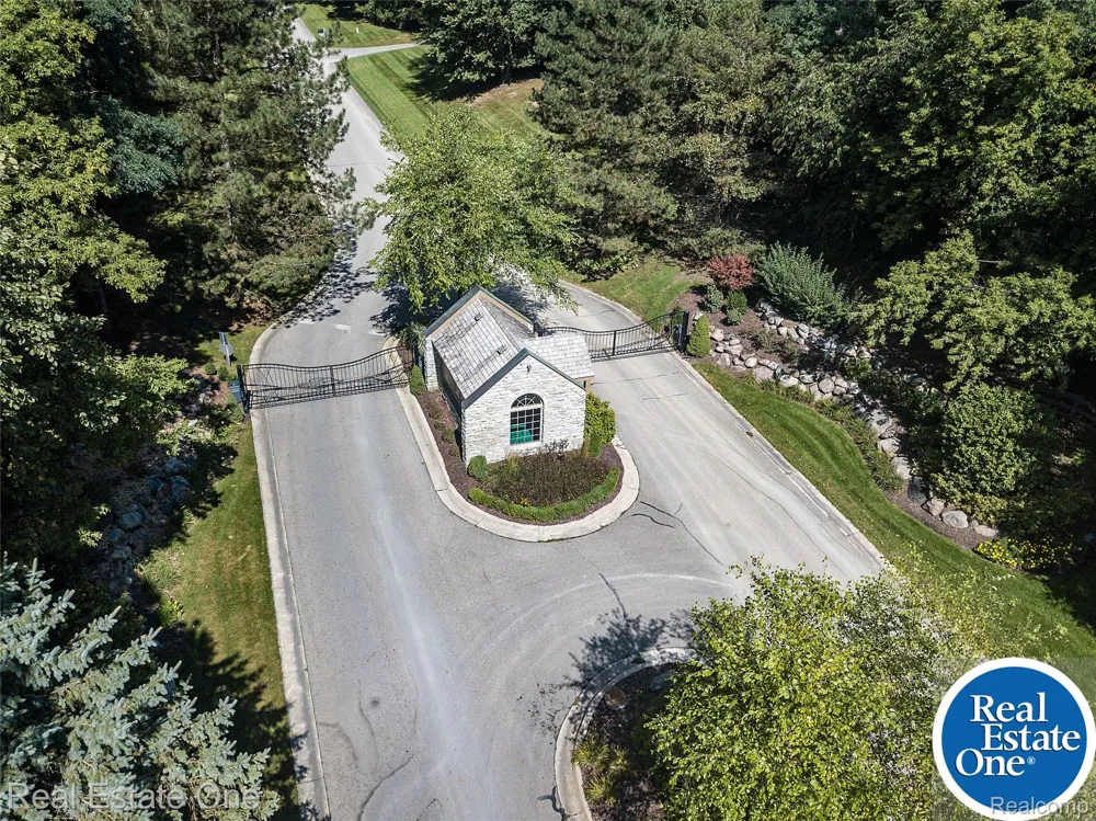 9673 CROSS CREEK DRIVE Green Oak Township, MI 48178