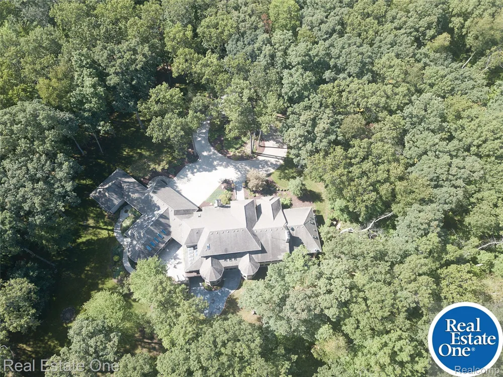 9673 CROSS CREEK DRIVE Green Oak Township, MI 48178