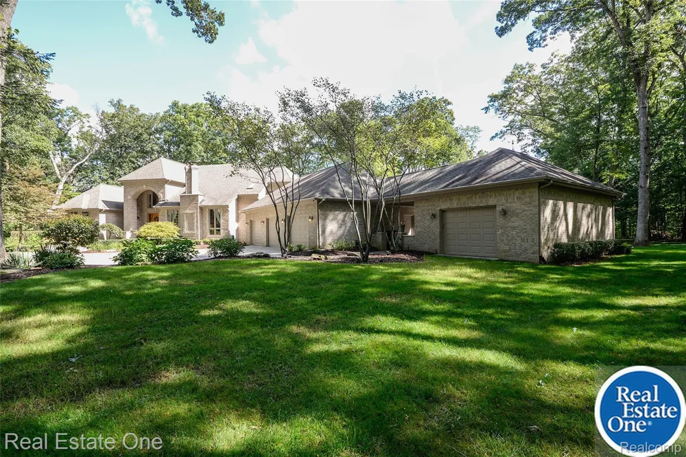 9673 CROSS CREEK DRIVE Green Oak Township, MI 48178