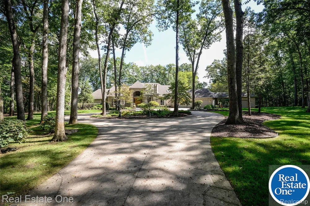 9673 CROSS CREEK DRIVE Green Oak Township, MI 48178
