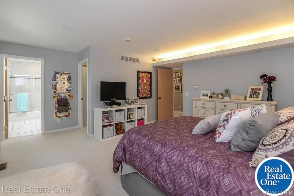 9673 CROSS CREEK DRIVE Green Oak Township, MI 48178