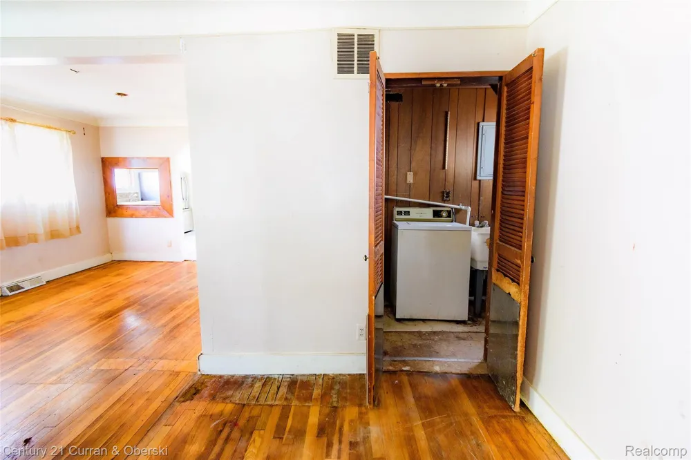 5411 Kingston Street Dearborn Heights City, MI 48125