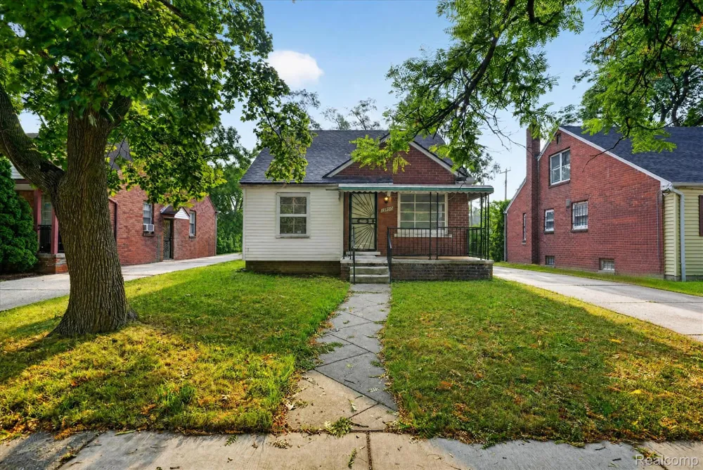 19490 Greenview Avenue Detroit City, MI 48219