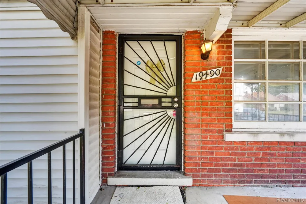 19490 Greenview Avenue Detroit City, MI 48219