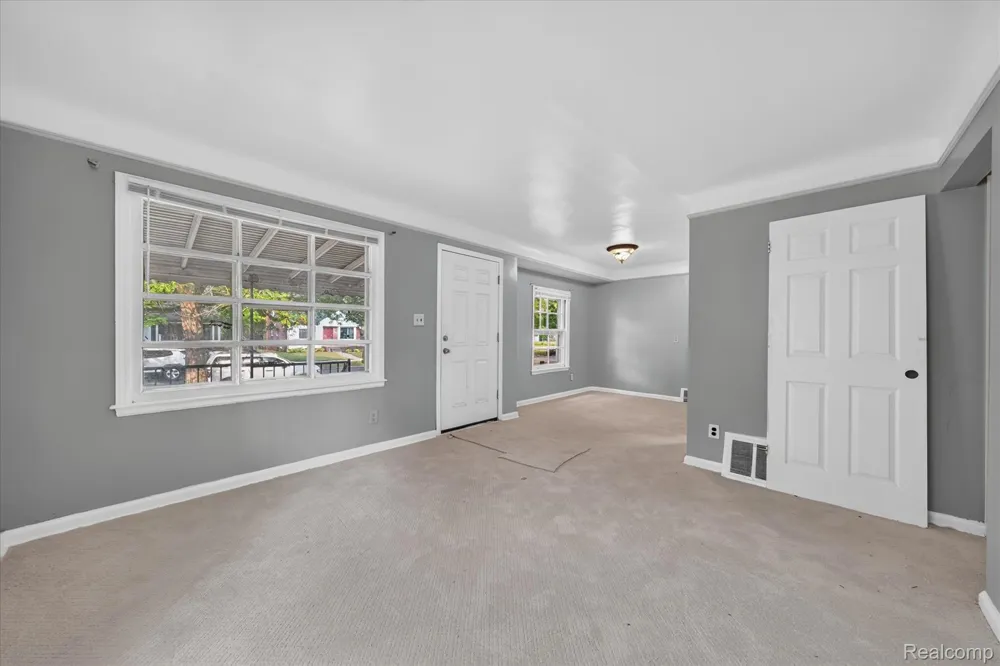 19490 Greenview Avenue Detroit City, MI 48219