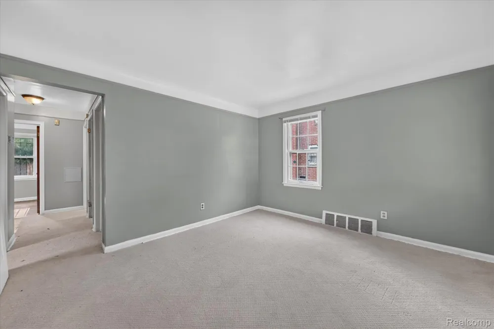 19490 Greenview Avenue Detroit City, MI 48219