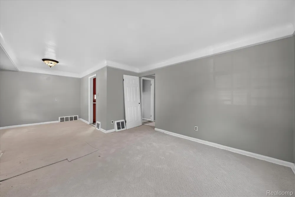 19490 Greenview Avenue Detroit City, MI 48219