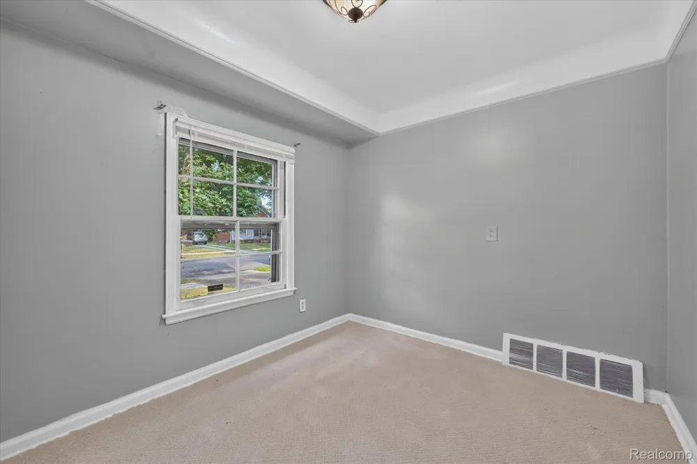 19490 Greenview Avenue Detroit City, MI 48219