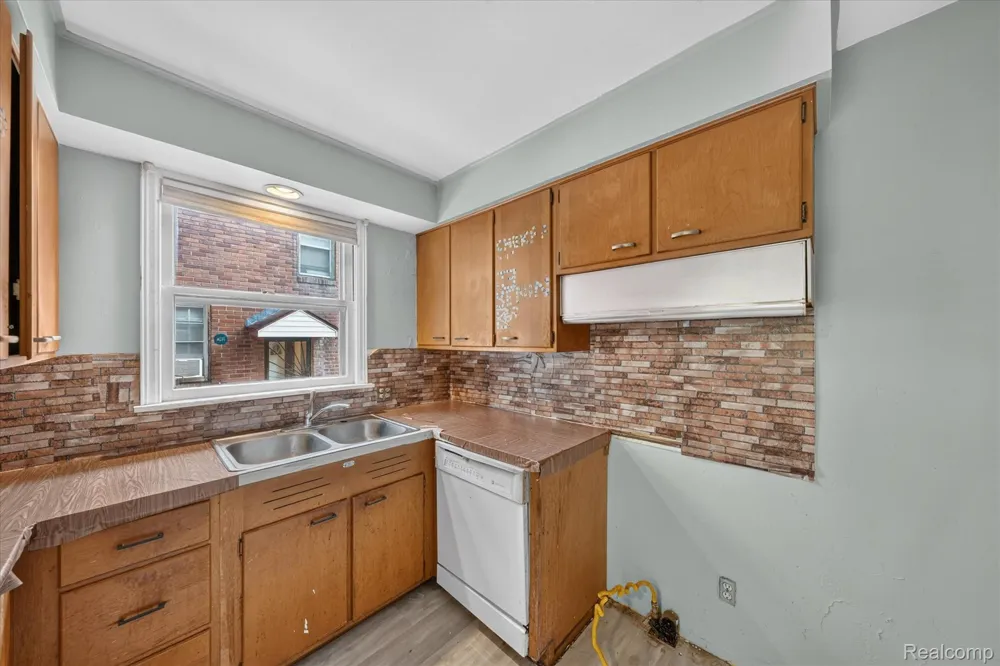 19490 Greenview Avenue Detroit City, MI 48219