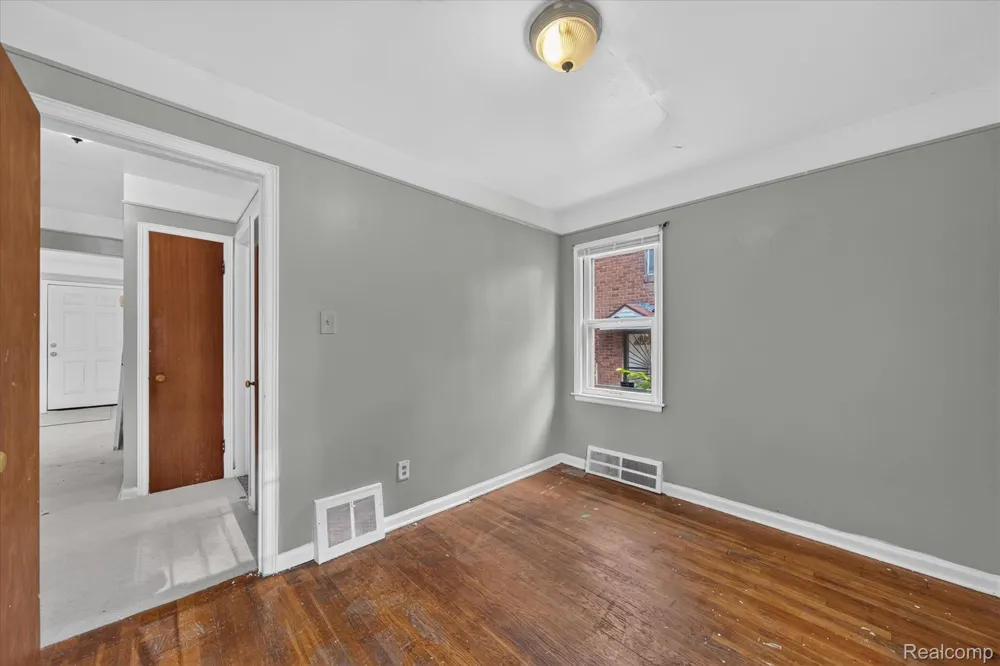 19490 Greenview Avenue Detroit City, MI 48219