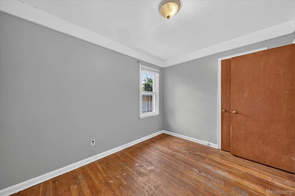 19490 Greenview Avenue Detroit City, MI 48219