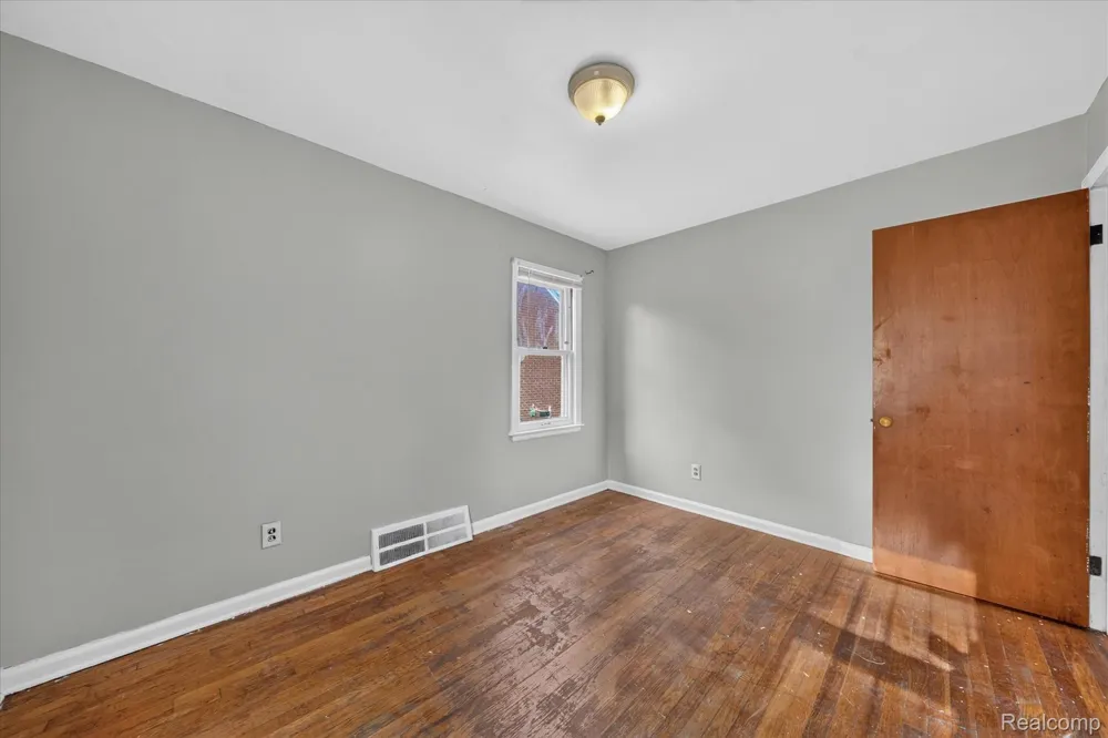 19490 Greenview Avenue Detroit City, MI 48219