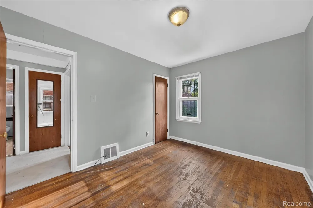 19490 Greenview Avenue Detroit City, MI 48219