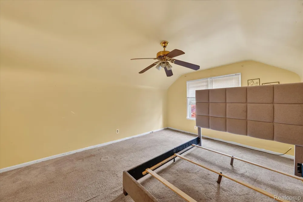 19490 Greenview Avenue Detroit City, MI 48219