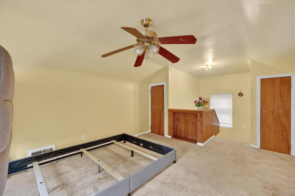 19490 Greenview Avenue Detroit City, MI 48219